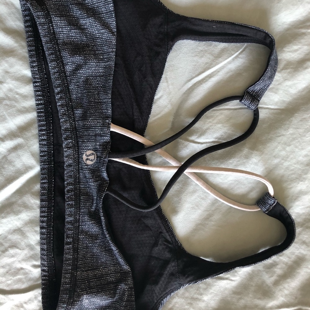 Lululemon sports bra